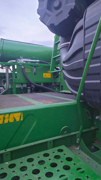 John deere S680i