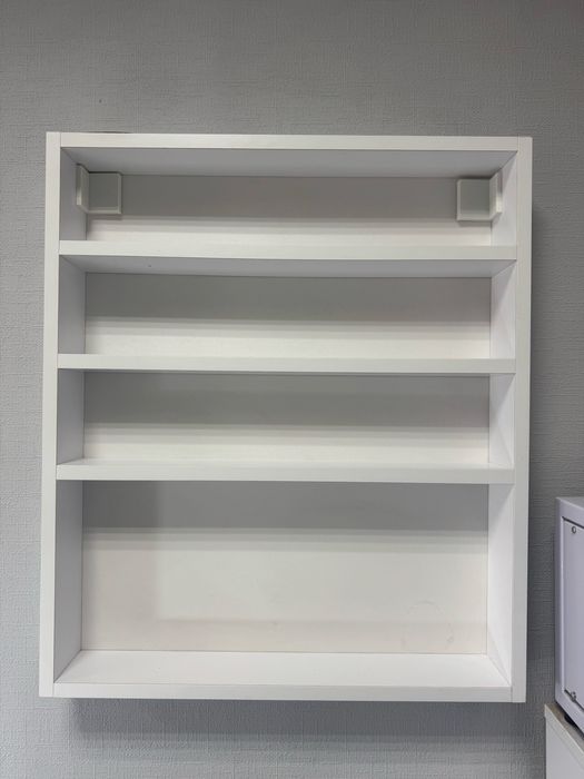 Продам стіл, тумбу та поличку