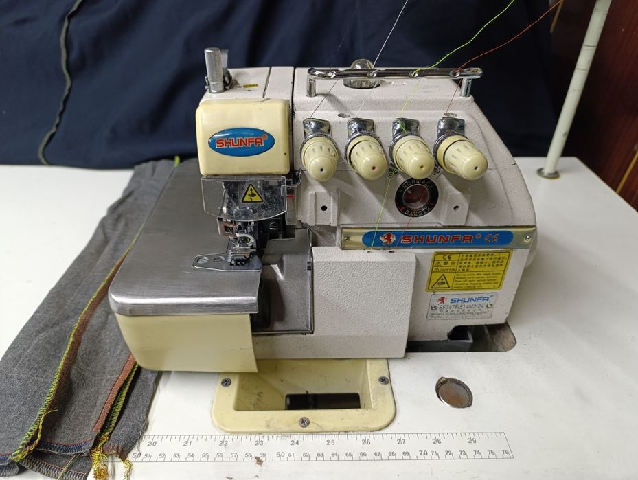 Продам оверлок 4х ниточный ШУНФА