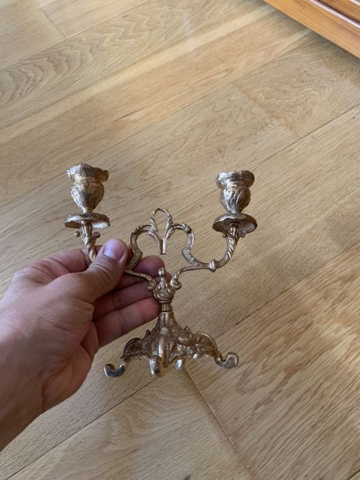 Conjunto dois candelabros dourados de mesa antigos- únicos luxo