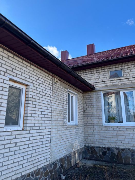Будинок цегляний Якісний З ремонтом та з садом та Хоз Приміщенням