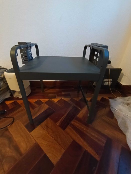 Estante de metal retrátil e expansível com itens - para cozinha