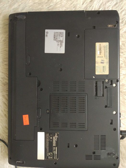 Laptop 64bit Esprimo Mobile D9500