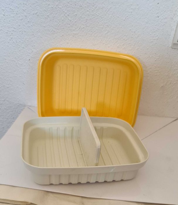 2 New Tupperware Containers441035286276352001