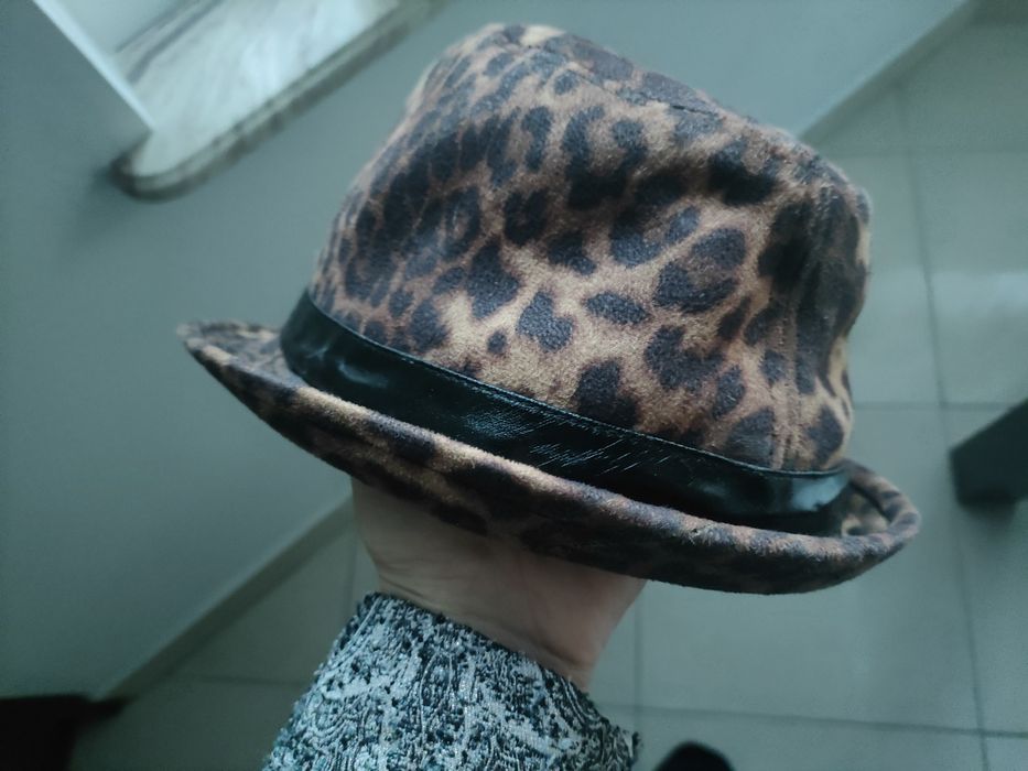 Kapelusz w panterkę