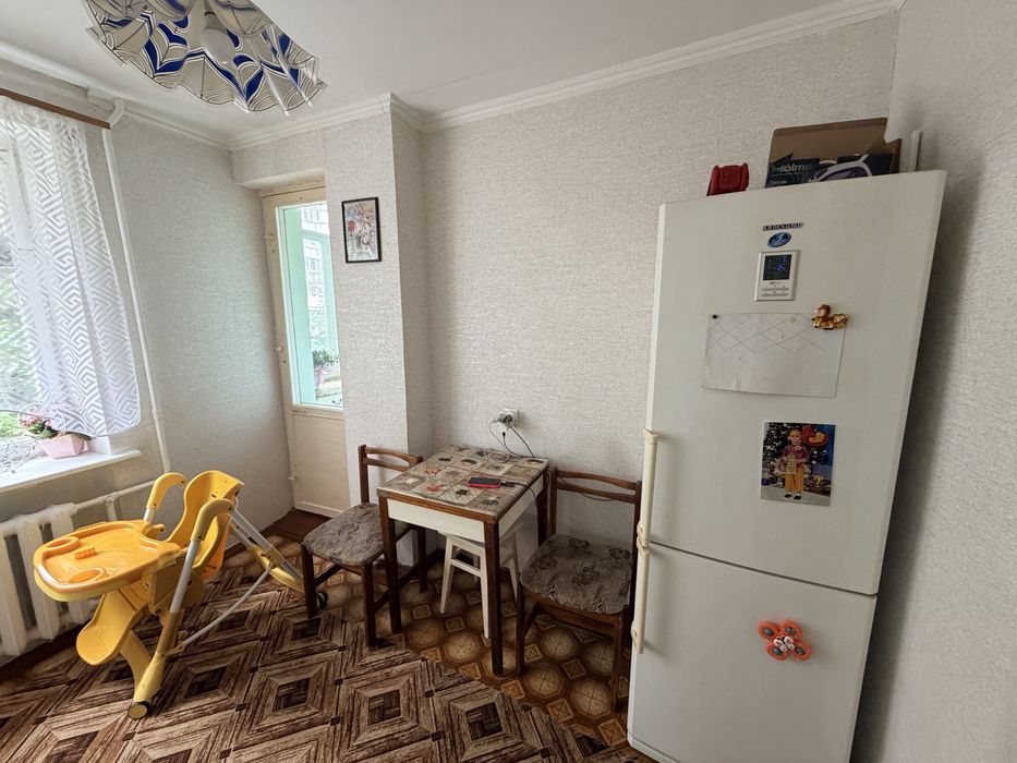 Продаж 3-х кім квартири 2/5 вул Космонавтів