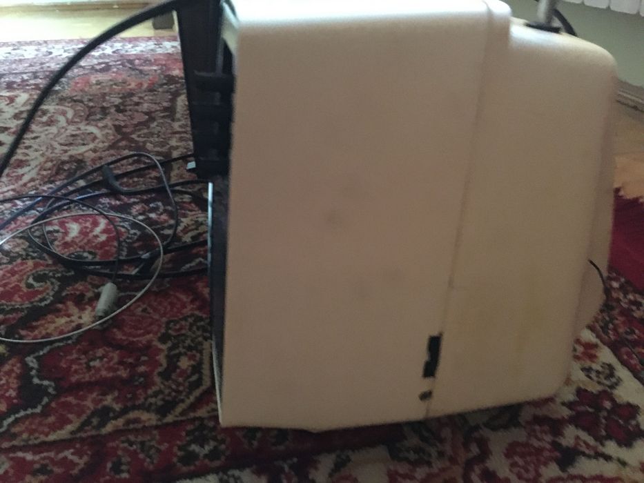 Retro telewizor mały biały