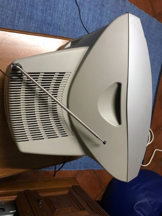 Vende-se TV Crown