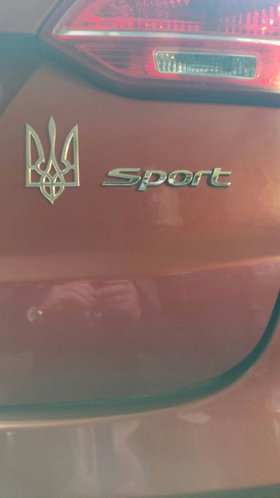 Герб України на авто.
