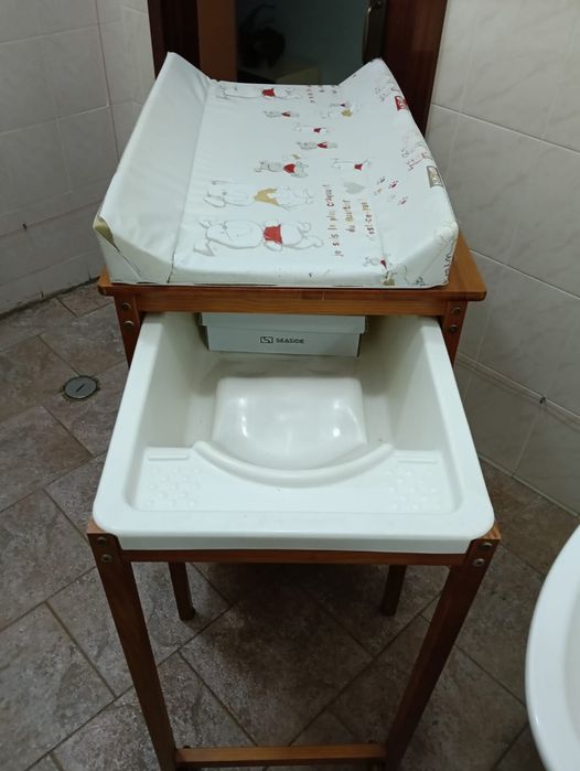 Muda fraldas em madeira