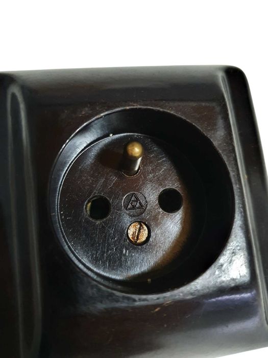Stare gniazdko elektryczne podtynkowe bakelitowe porcelanowe unikat