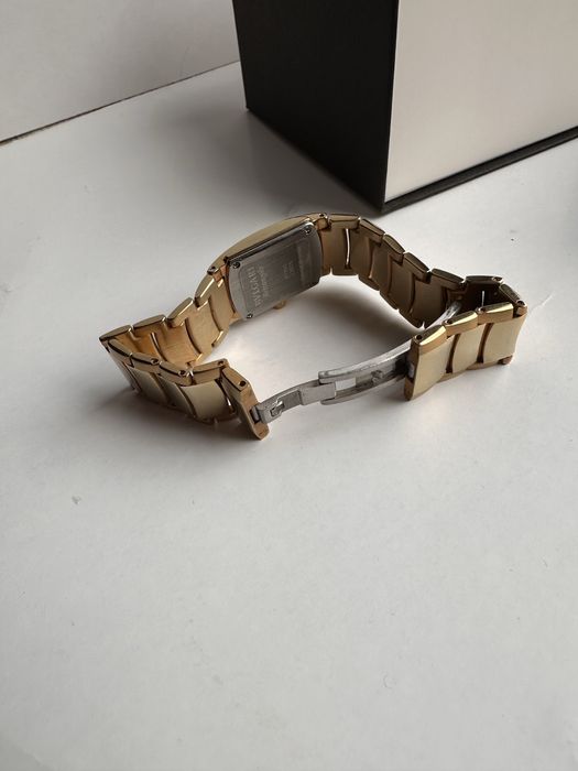 Розкішний подарунок жінкам: годинник Bvlgari