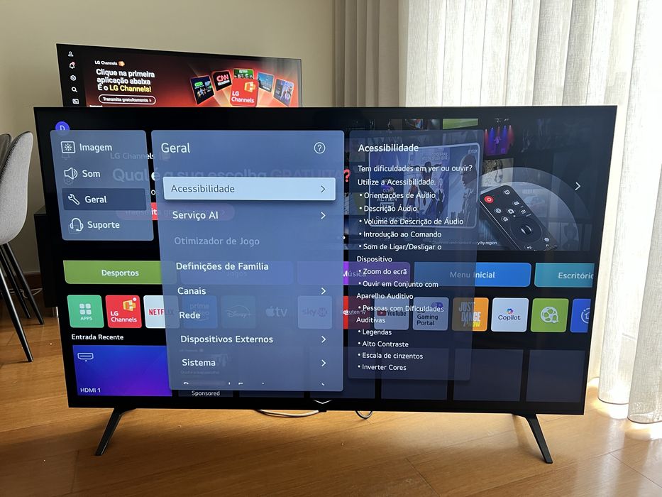 Uma Smart TV 4K 65polegadas
