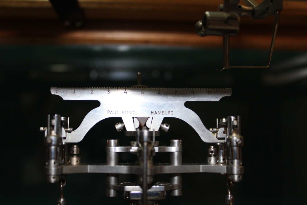 Balança de precisão do laboratório Militar, peça de museu, antiga