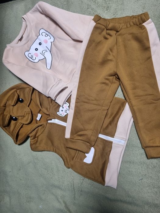 спортивний костюм  на дівчинку