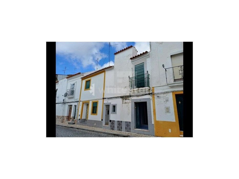Moradia de tipologia T3 totalizando 196m2 de área bruta de construç... — Nossa Senhora da Expectação, Portalegre