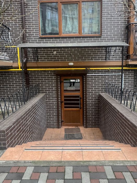 Приміщення з ремонтом та окремим входом