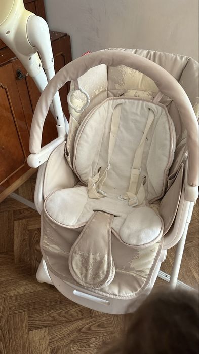 Стілець гойдалка для годування Carrello Triumph