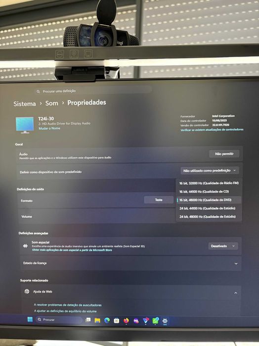 2 monitores Lenovo T24i-30 24" com suporte de braço duplo e caixas originais