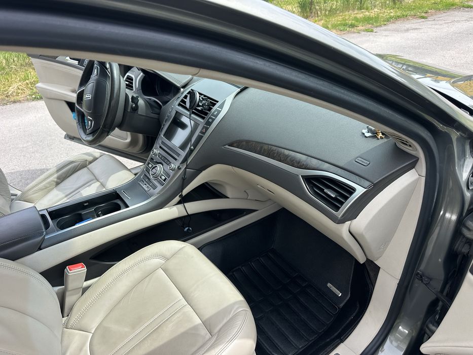 Lincoln MKZ 2.0 EcoBoost - 12 тис. долл.