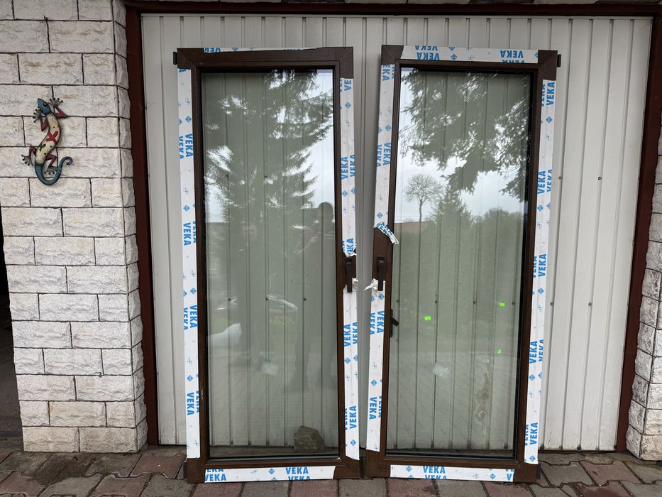 Okna i futryny plus rolety elektryczne