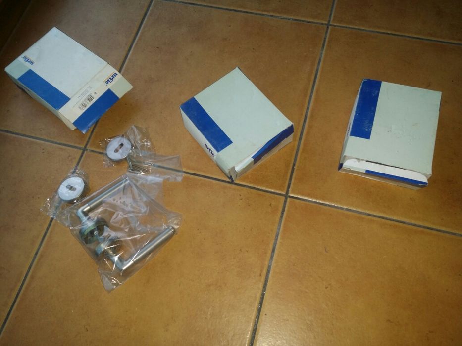 Punhos para portas e binóculo de porta