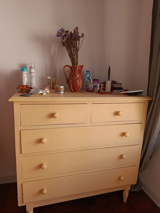 Cómoda Amarela, para venda