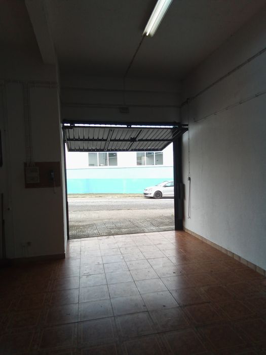 Arrendo Armazém na Malveira
