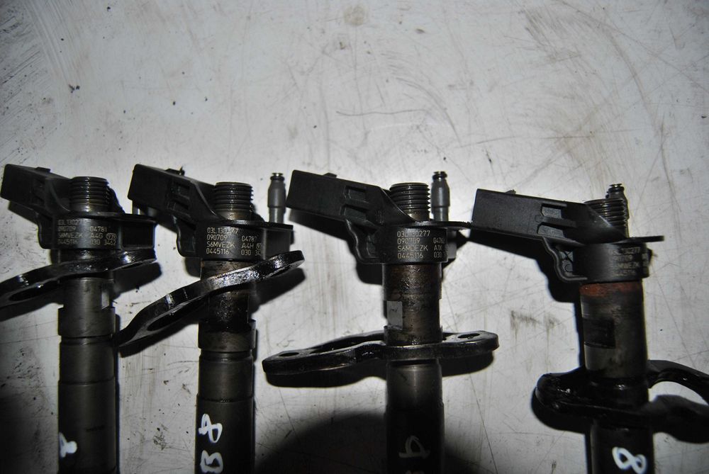 Wtrysk wtryskiwacz Audi A4 B8 2.0 TDi