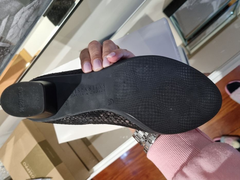 Sapatos novos hispanitas