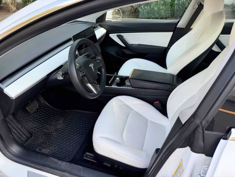 Tesla Model 3 Long Range      2019