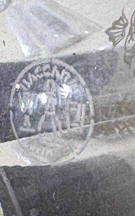 Magnífica Harcourt Empire jarra em Cristal Baccarat gravada e dourada