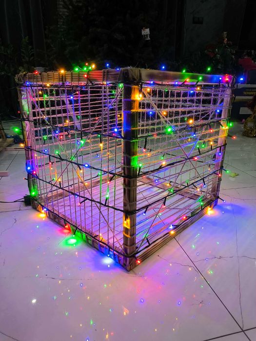 Drewniana Choinka i prezent LED