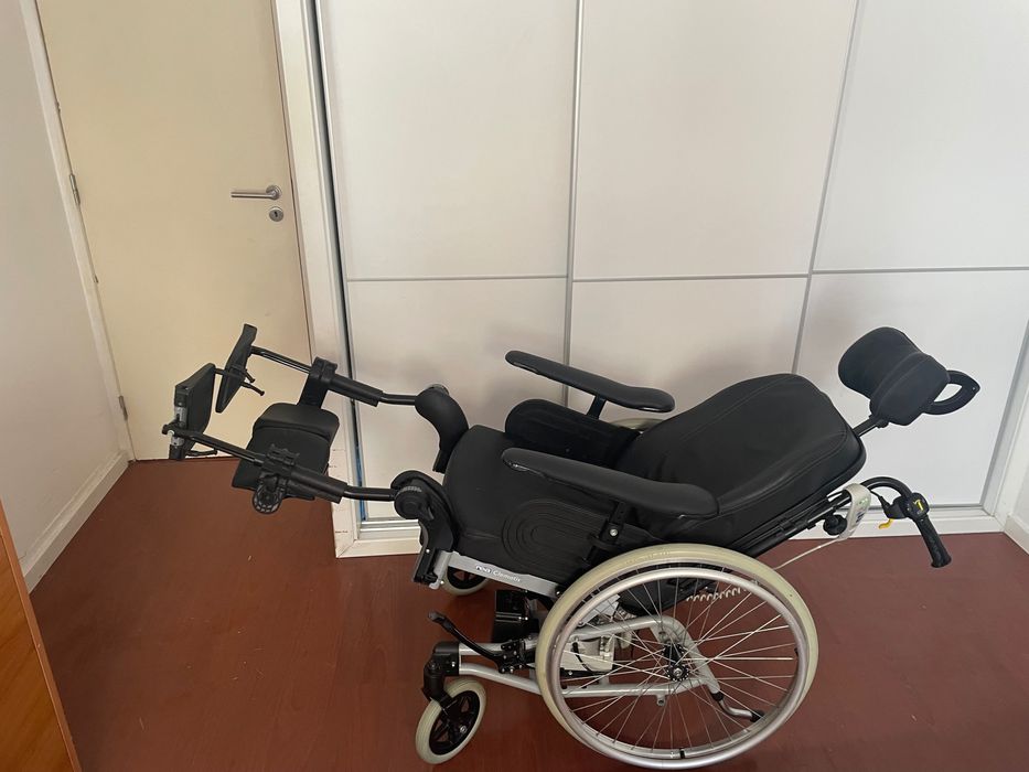 Cadeira de Rodas Eléctrica Invacare Clemátis 44 de 2020