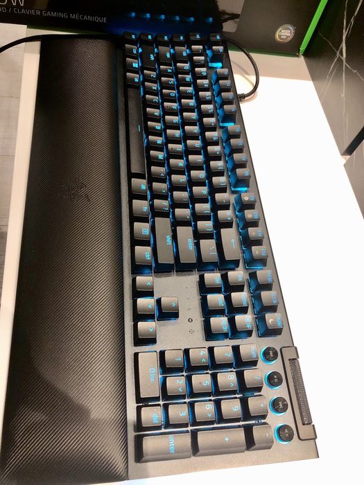 Клавіатура razer blackwidow v4