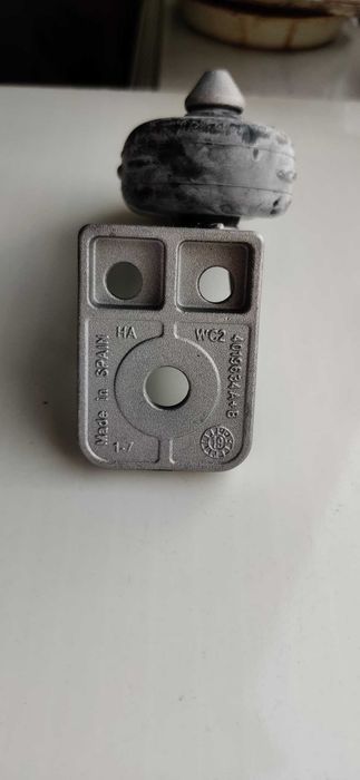 5Q0 253 144 AD Крепление глушителя