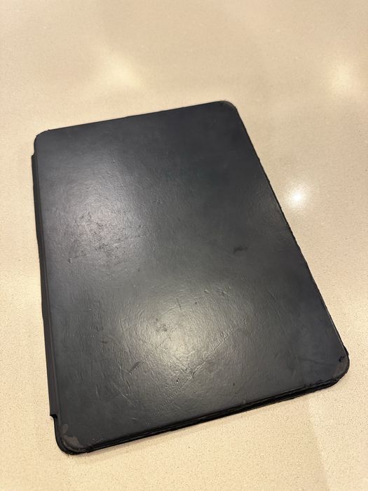 Capa com teclado Apple Magic Keyboard iPad Pro 11