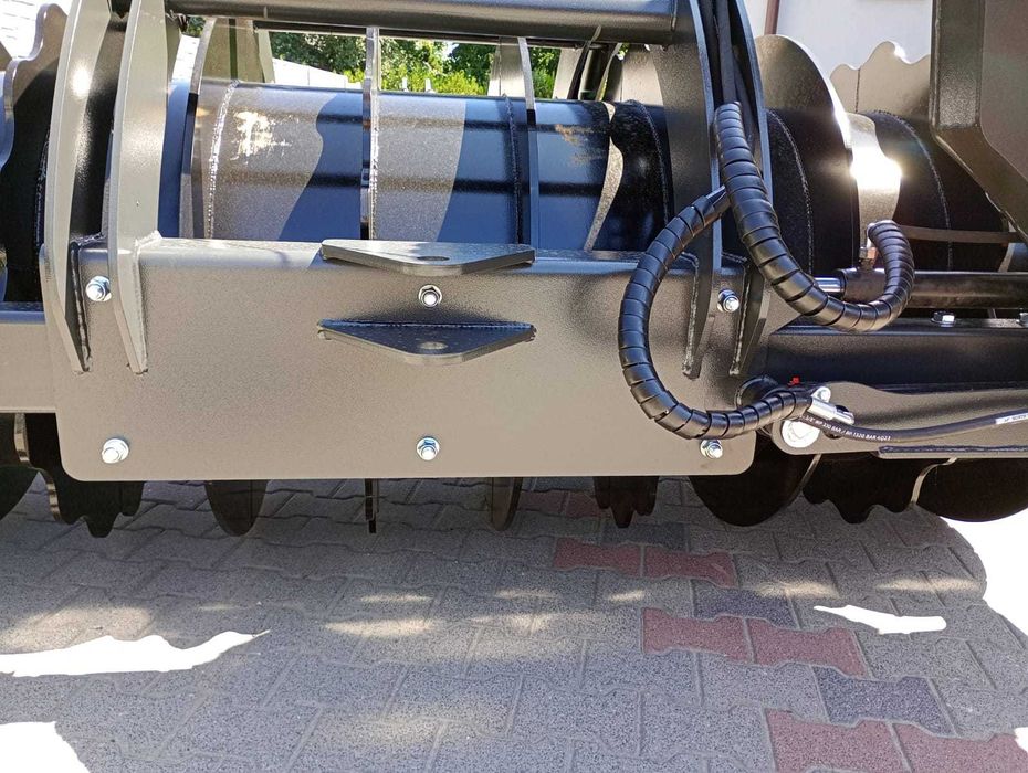 Wał Pryzmowy MT2 z dociskiem- Metal techniak-2025