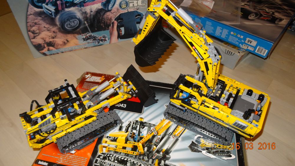 Lego Technic 8043 - Motorized Excavator - 2010r
