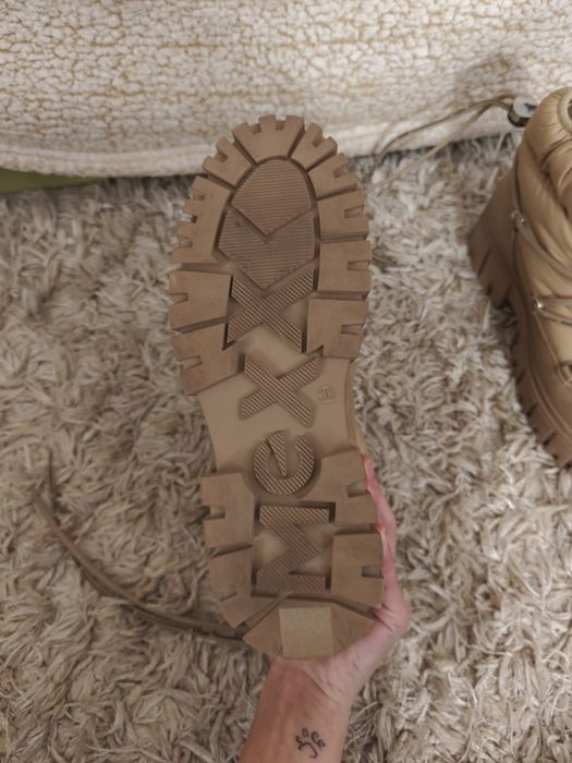 Жіночі бежеві ботинки Mexx