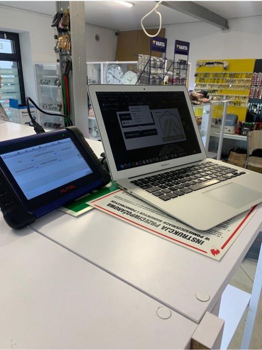 Dorabianie kluczy samochodowych, awaryjne otwieranie.