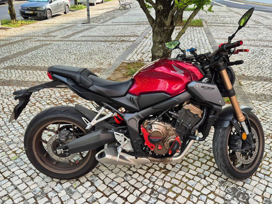 Honda CB 650 R de 2023 em estado imaculado!