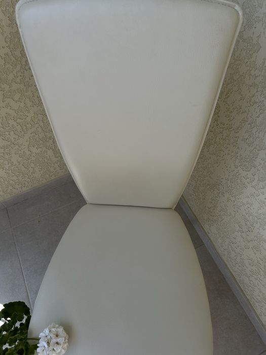 Стіл зі 6 стільцями. Продам окремо стіл або стільці