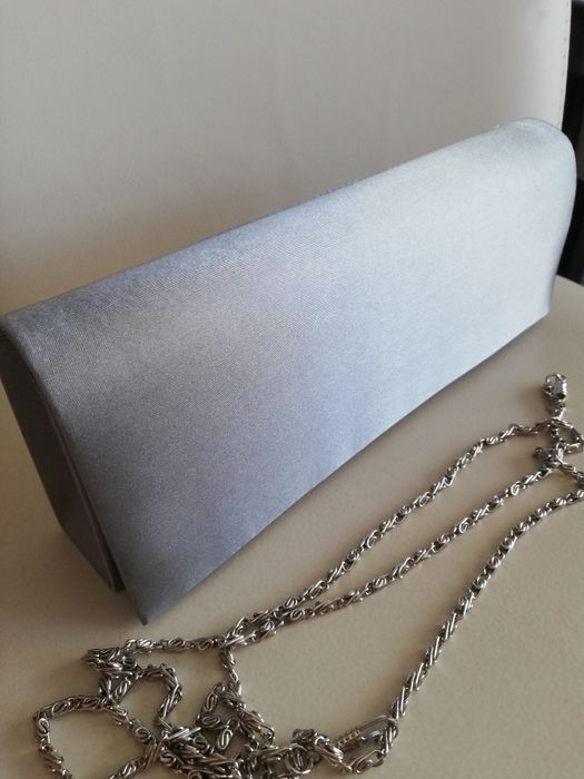 Clutch NOVA Prateada Acetinada com opção de corrente