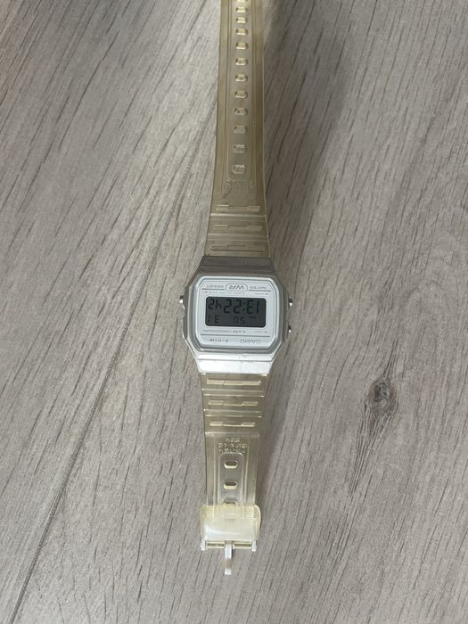 Годинник casio f91 в чудовому стані