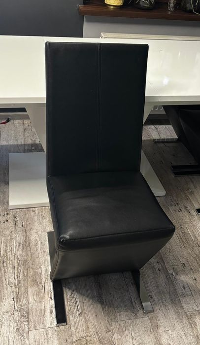 Sprzedam stół z krzesłami