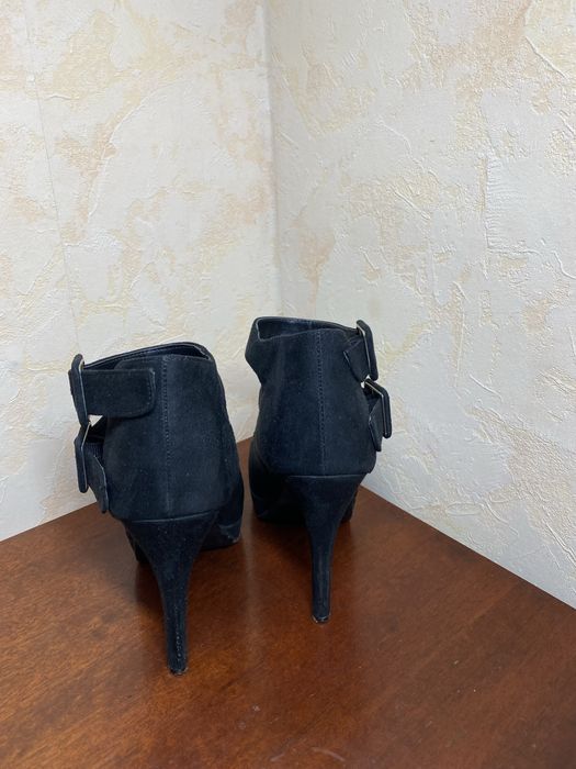 Туфлі чорні на підборах, 37 розмір, майже нові - 350