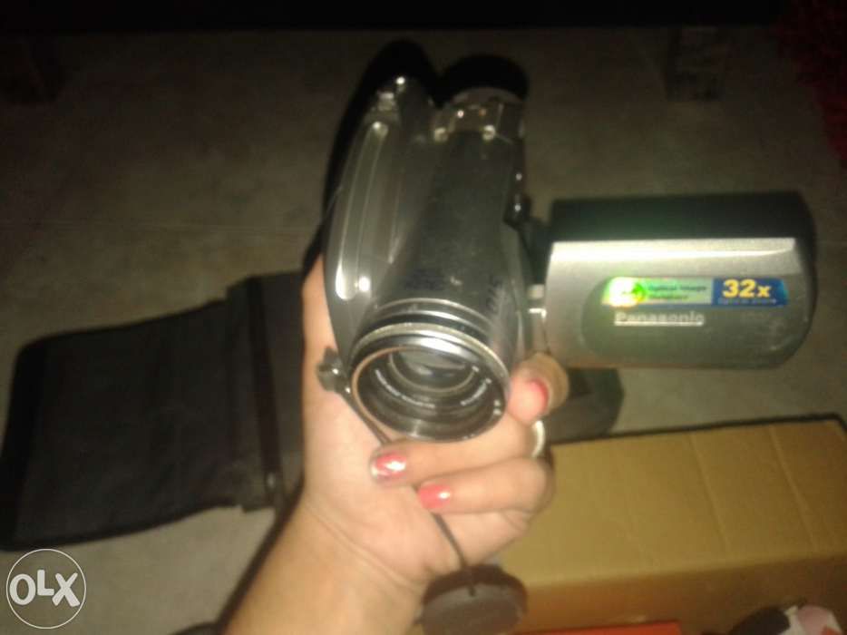 Câmara de filmar e tirar fotos com cartão de memória e vários cds