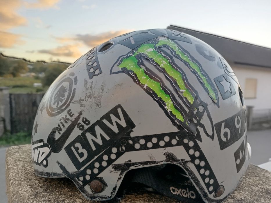 Capacete oxelo para patins skate trotinete ou bmx