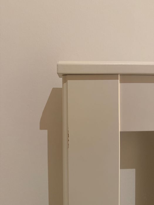 Cama com estrado de ripas + Mesa de cabeceira IKEA